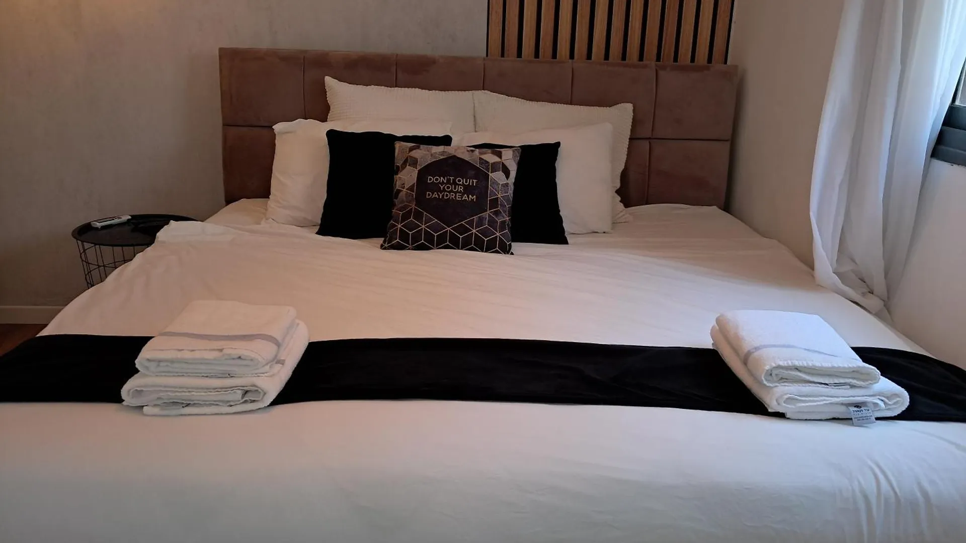 Yalarent Afarsemon Apartments With Pool - For Families & Couples Eilat Aparthotel